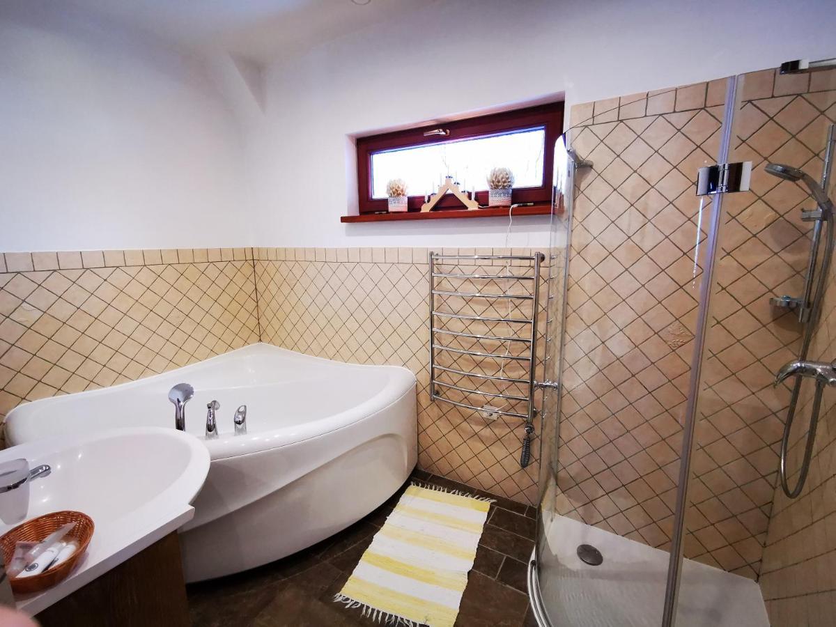 Villa Jaunsturisi à Ādaži Extérieur photo