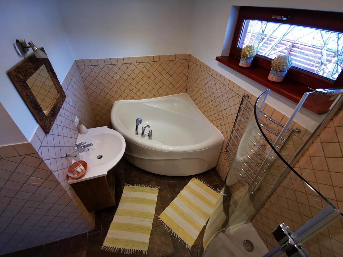 Villa Jaunsturisi à Ādaži Extérieur photo