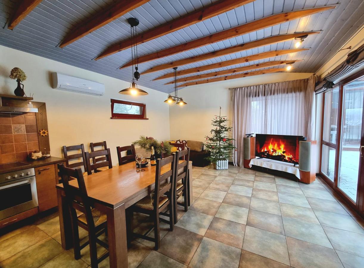 Villa Jaunsturisi à Ādaži Extérieur photo